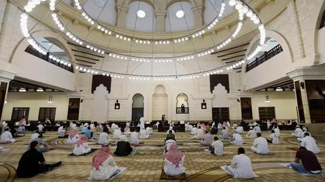 saudi arabiya mosque scene