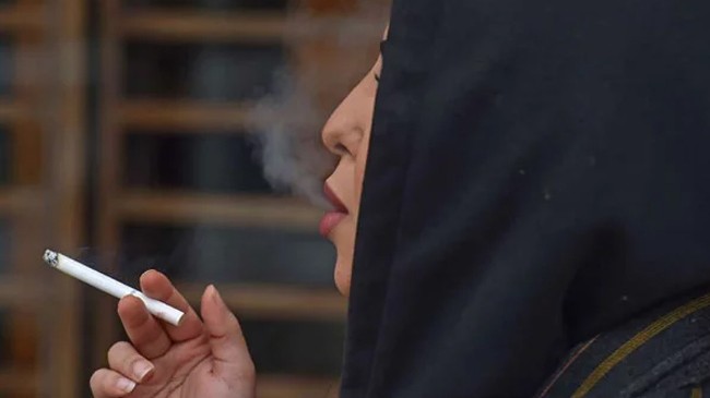 saudi women smoking