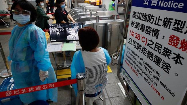 scene at taipei railway station