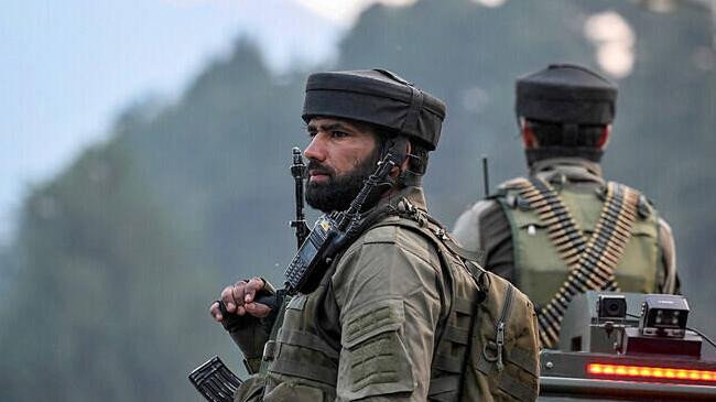 security personnel stand guard at jammu and kashmir