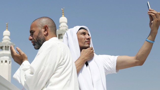 selfie in grand mosque saudi