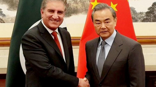 shah mehmood qureshi with chin leader