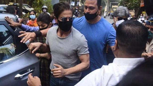 shahrukh khan met son jail