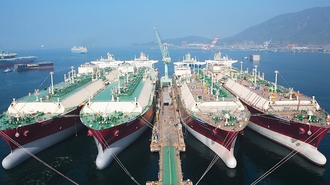 ship fleet of lng