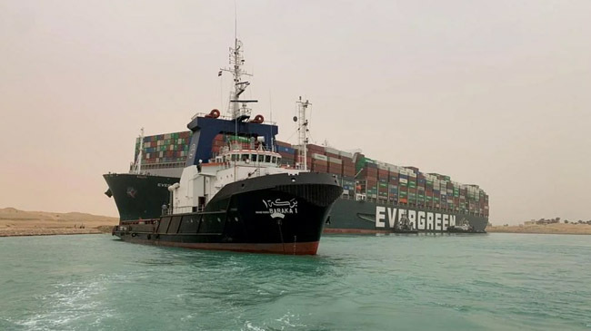 ships stuck in suez canal