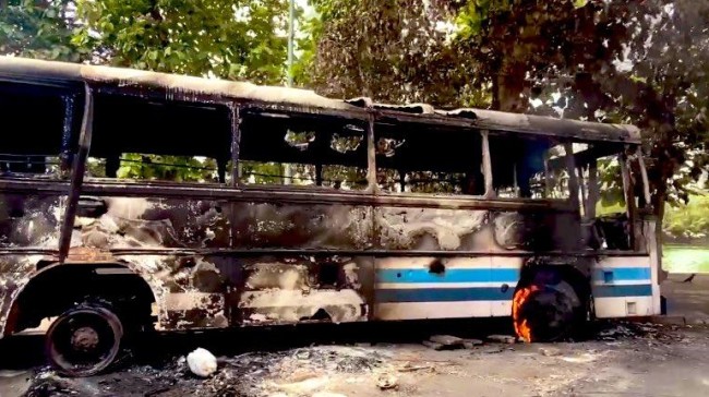 sri lanka violence bus burning 