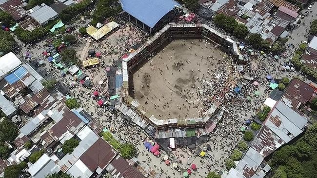 stand collapses during bullfight