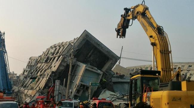 strong quake strikes taiwan buildings collapse