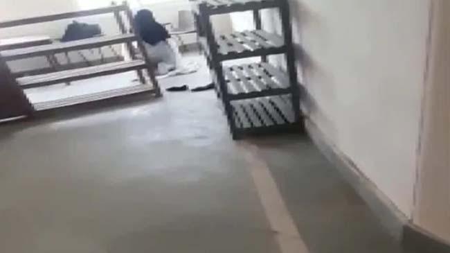 student pray in classroom