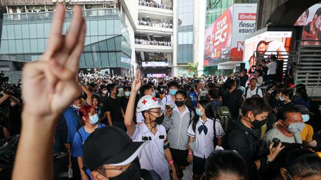 students protest in thailand