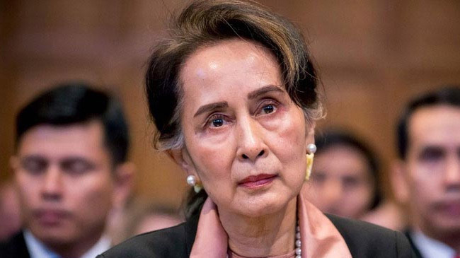 suu kyi in court