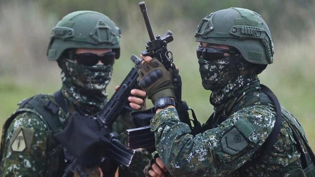 taiwanese soldiers train target shooting practice