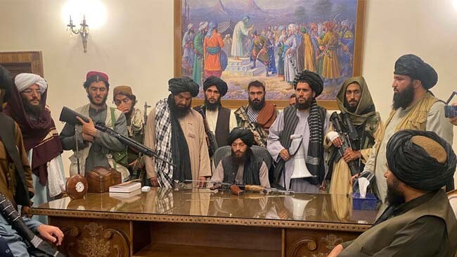 taliban at presidential palace 1