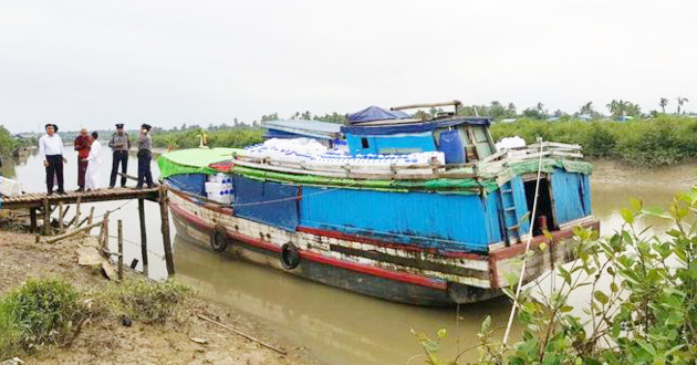 the boat carrying icrc supplies