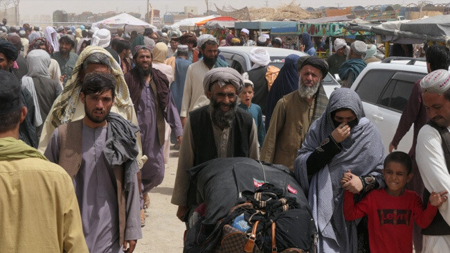 thousands have crossed the chaman spin boldak border crossing between afghanistan and pakistan