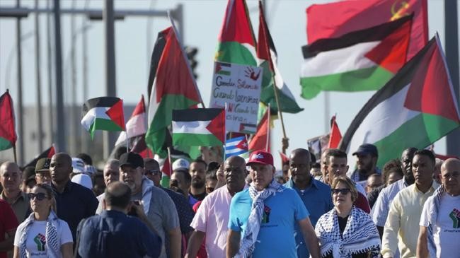 thousands led by cuba s president march in havana in solidarity with palestinian people