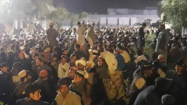 thousands of afghan refugees expelled empty handed