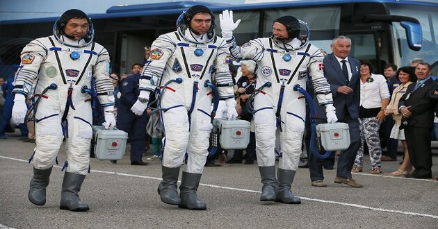 three astronauts return to earth from international space station