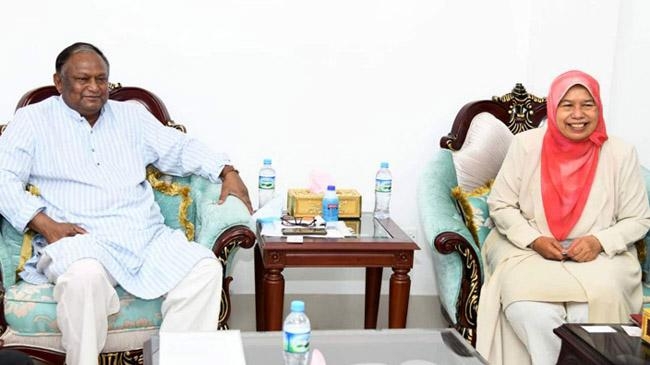 tipu munshi datuk hajah juraida