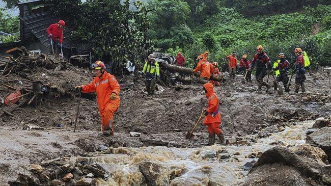 torrential rain batters south korea