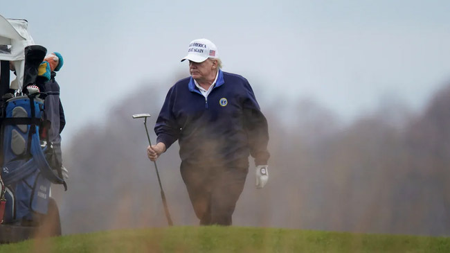 trump in golf club