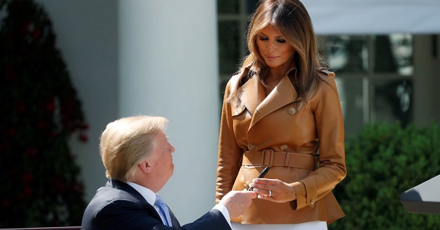 trump misspell melania name us