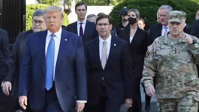 trump with police