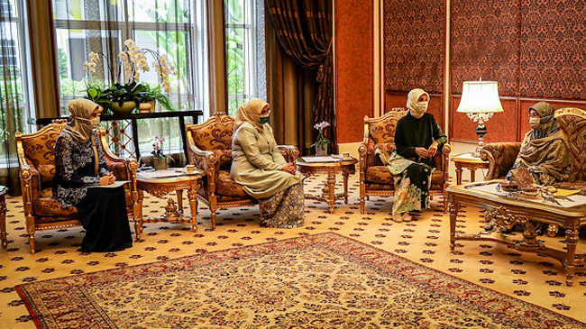 turkey first lady gift malaysian queen