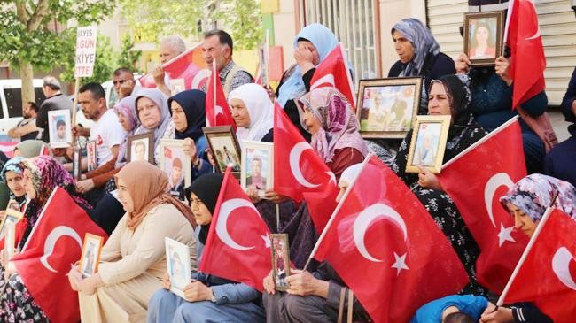 turkiye mothers protesting