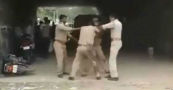 two police fight for bribe share