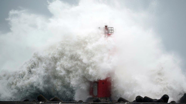 typhoon nanmadol attacks japan