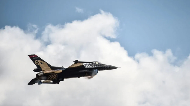 uae f16 jetplane