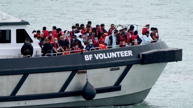 uk 20000 small boat crossings of english channel in 2022