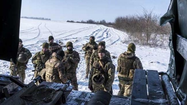 ukrain soldiers taking training