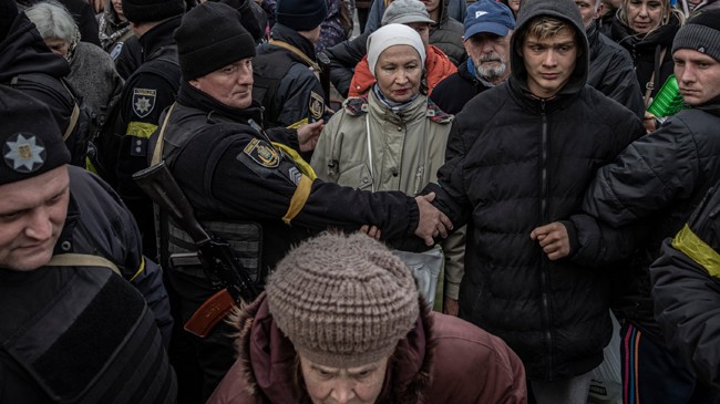ukraine begins evacuating residents