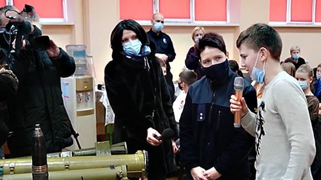 ukraine schools prepare kids russian atack
