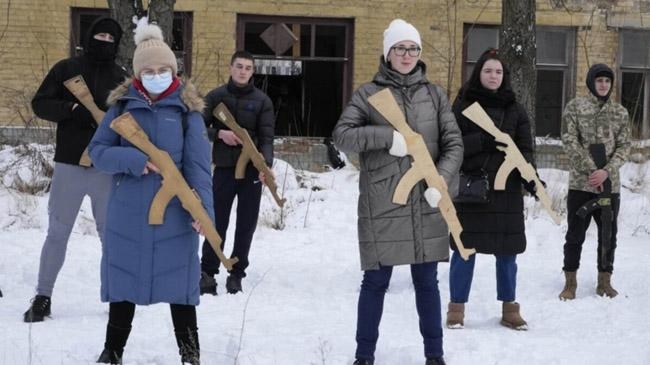 ukraine women training facing russia