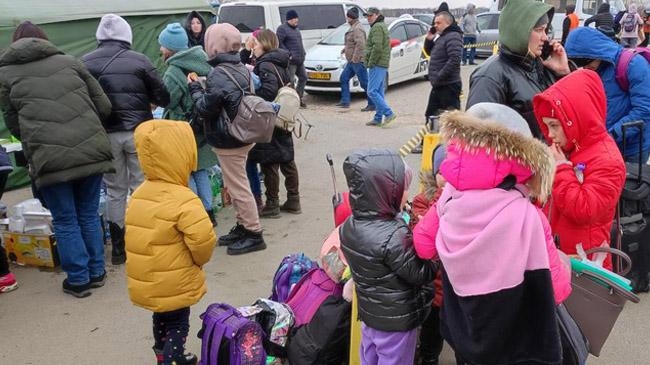 ukrainian fleeing south moldovan border