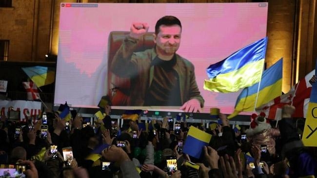 ukrainian president volodymyr zelenskyy european demonstrators