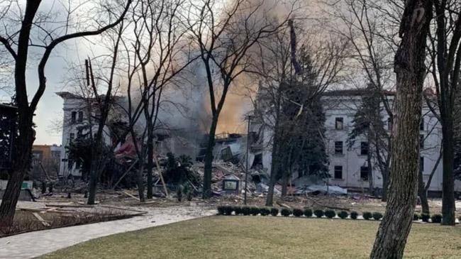ukrainian theatre targeted russian air raid
