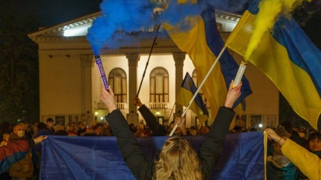 ukrainians rally in mariupol against russia recognition