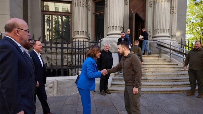 us speaker nancy pelosi meets with ukraine s zelenskiy in kyiv