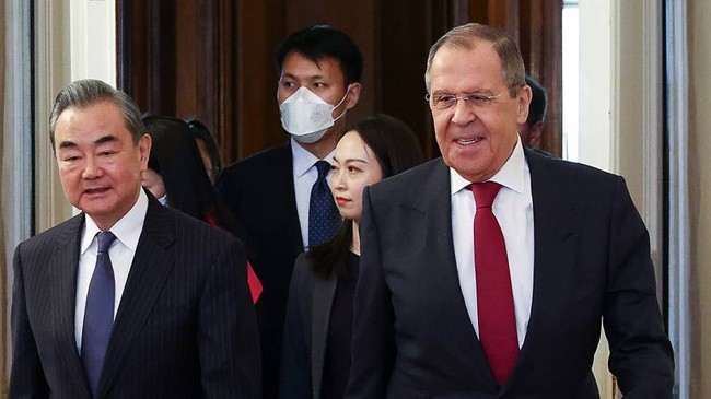 wang yi and russian foreign minister sergey lavrov