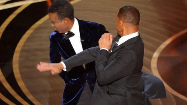 will smith smacks chris rock oscar stage