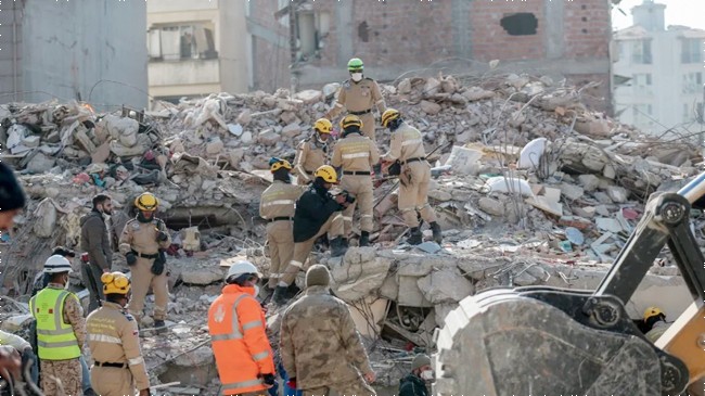 woman rubble turki