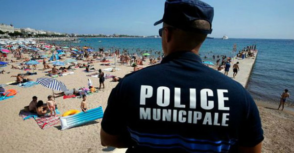 women fined by police in france for wearing burkini