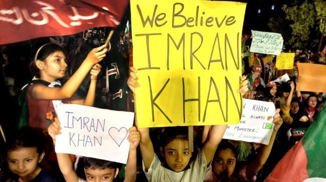 young pti supporters show their support for imran khan