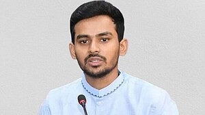 বিএনপির ফাঁকা রাখা ঢাকা-১০ আসনে ভোটার হতে যাচ্ছেন আসিফ মাহমুদ