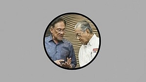 মালয়েশিয়ায় রাজনৈতিক উত্তাপ: মুখোমুখি মাহাথির-আনোয়ার