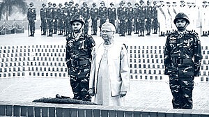 জাতীয় স্মৃতিসৌধে বীর শহীদদের প্রতি প্রধান উপদেষ্টার শ্রদ্ধা